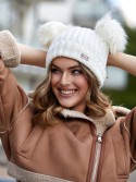 Cremefarbene Mütze mit Pompons für den Winter C5 – Online-Shop – Boutique